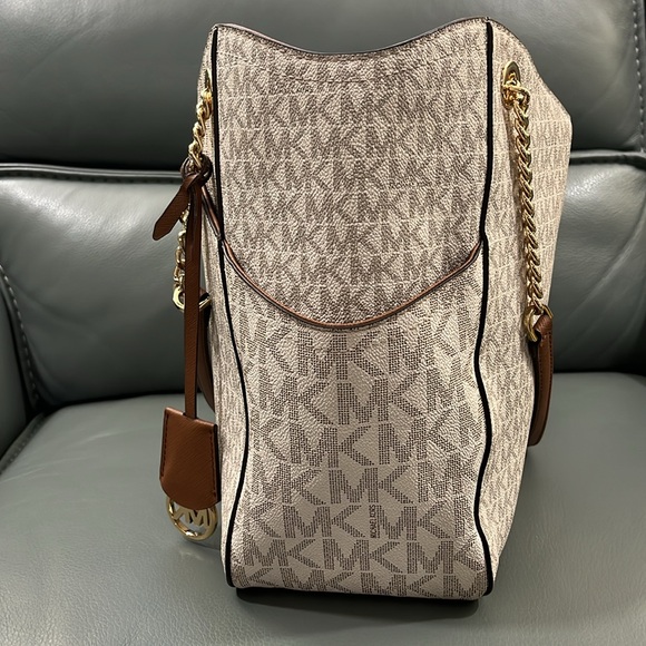 Michael Kors Beige Signature Tote Bag used a couple times - Picture 6 of 9